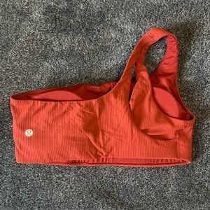 Ribbed Nulu Asymmetric Yoga Bra - Size 10 - Cayenne